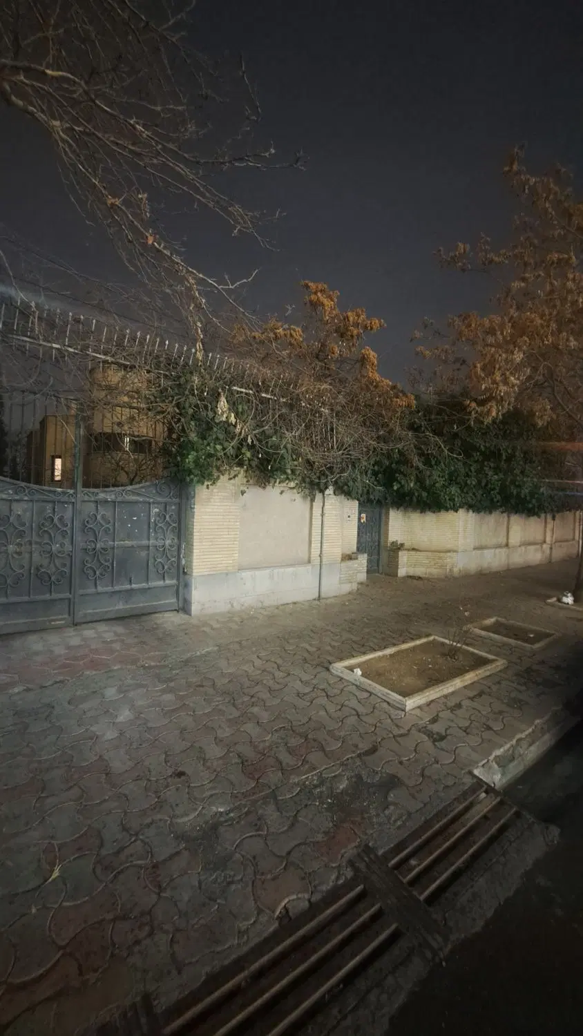 بلوار شهرداری، کلنگی، ۲۰۰متری،‌۳طبقه قابل سکونت