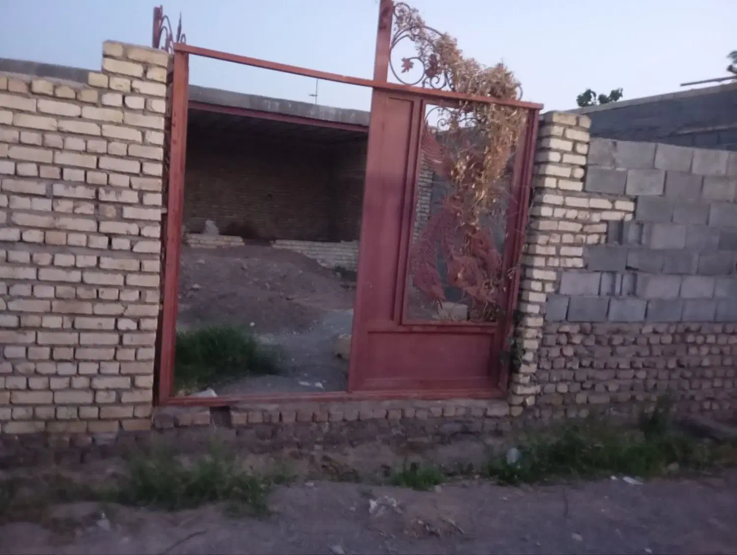 ۱۶۰متر زمین نیمه ساز  خانه باغ