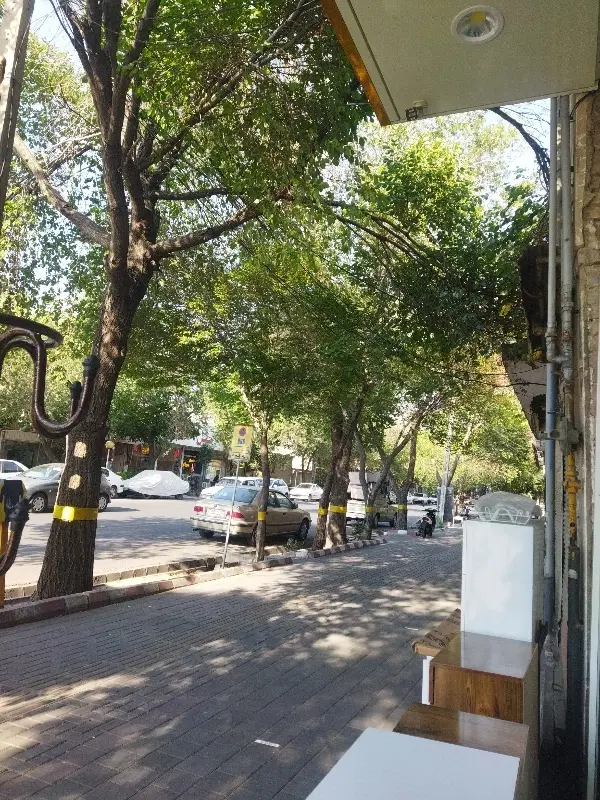 اجاره. نیم زیر زمین کارگاهی و انباری.