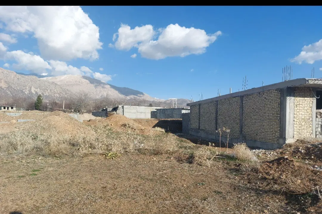 زمین روستای مزدک.