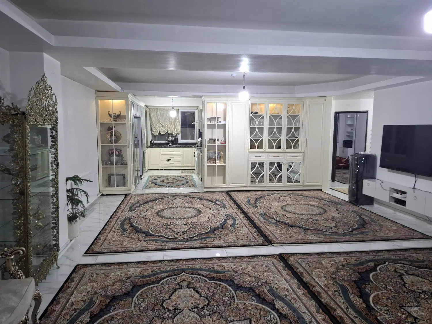 یک آپارتمان 126 متر تک واحده 1401 لوکس مباشد