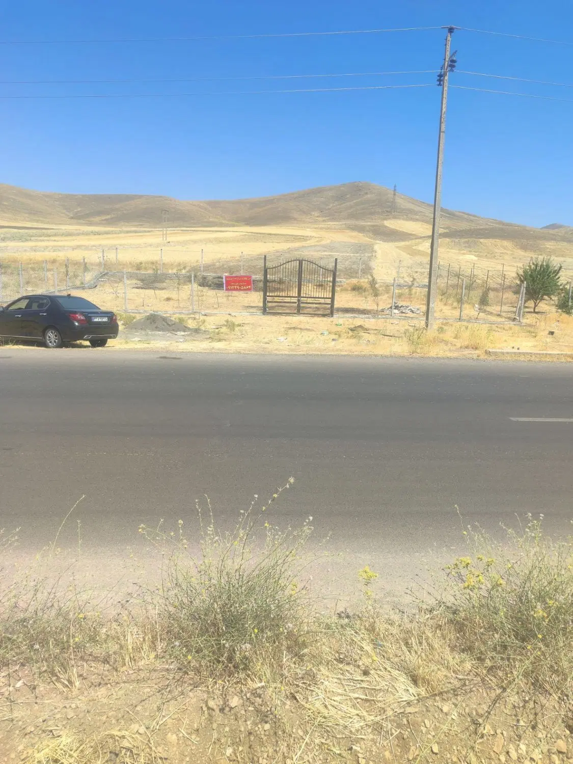 زمین ۴دیواری ۶۱۱متر با ۲۸متر بر