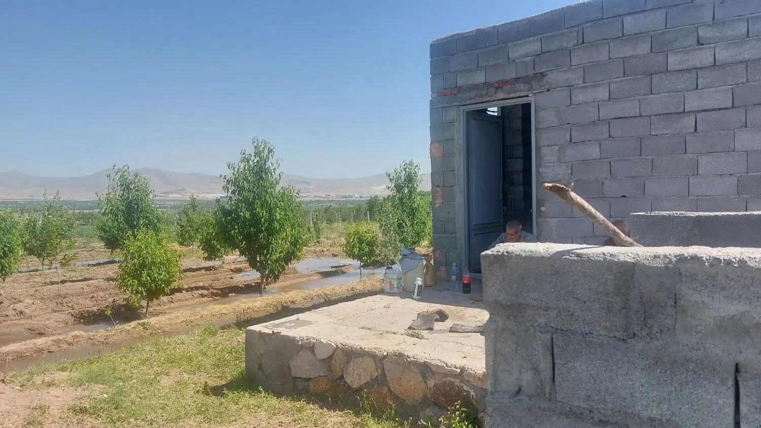 باغ ۳۶۲۲ متری سند تک‌برگ،آب و برق، خانه‌باغ
