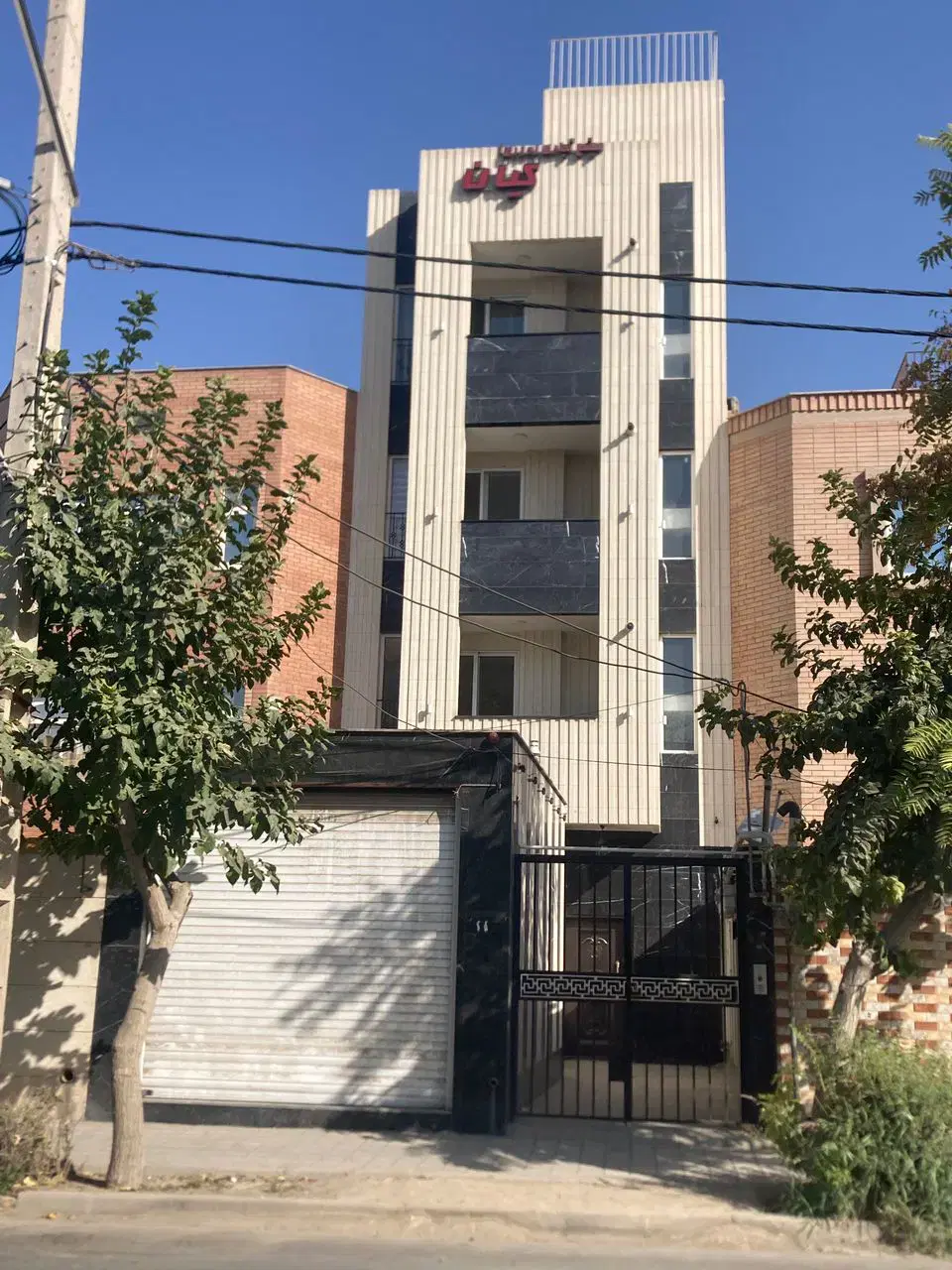 دفتر کار دوطبقه گزینه عالی برای سرمایه گزاری و کار