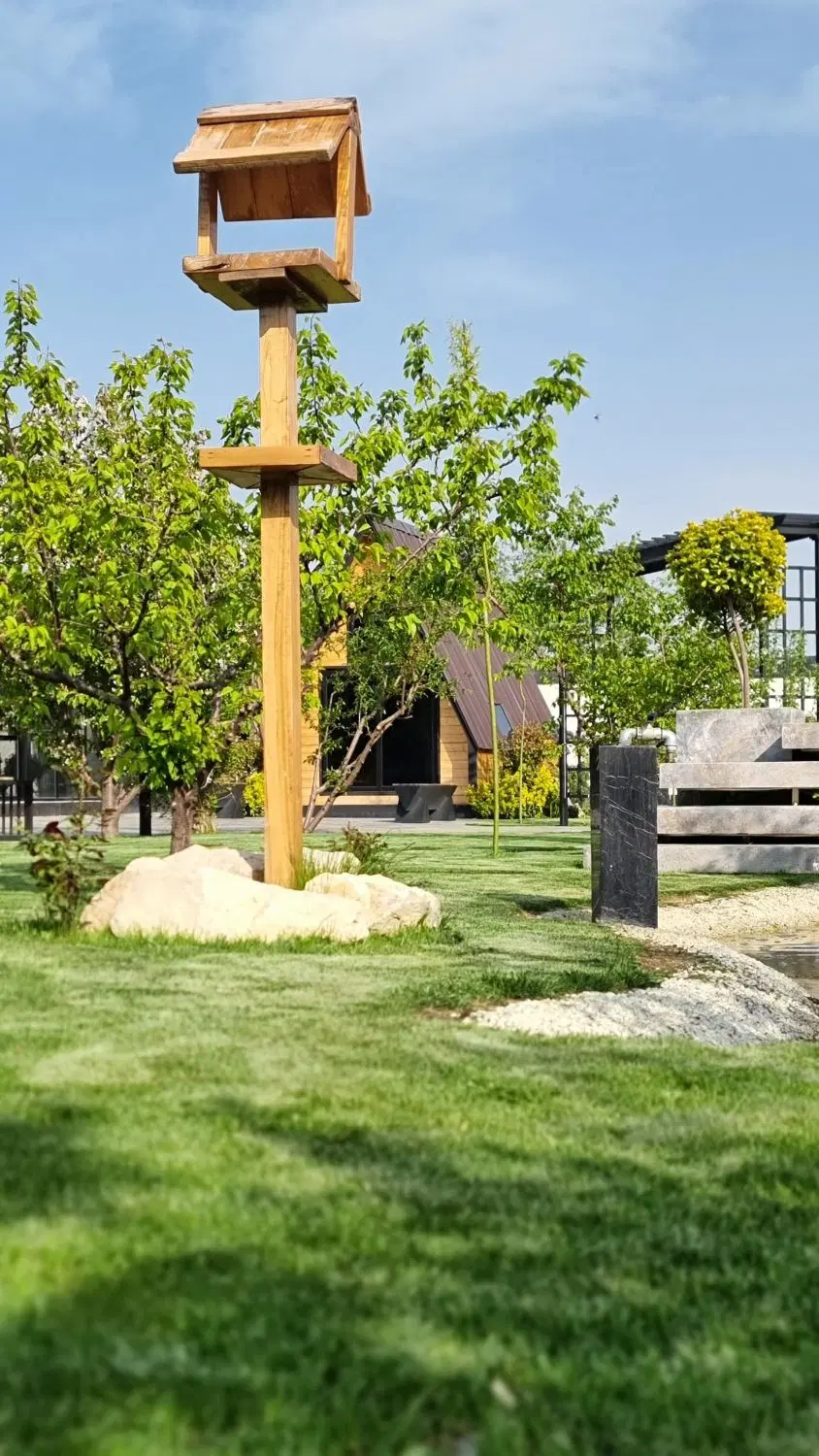 باغ امامزاده ایگدیر پشت بر جاده اصلی