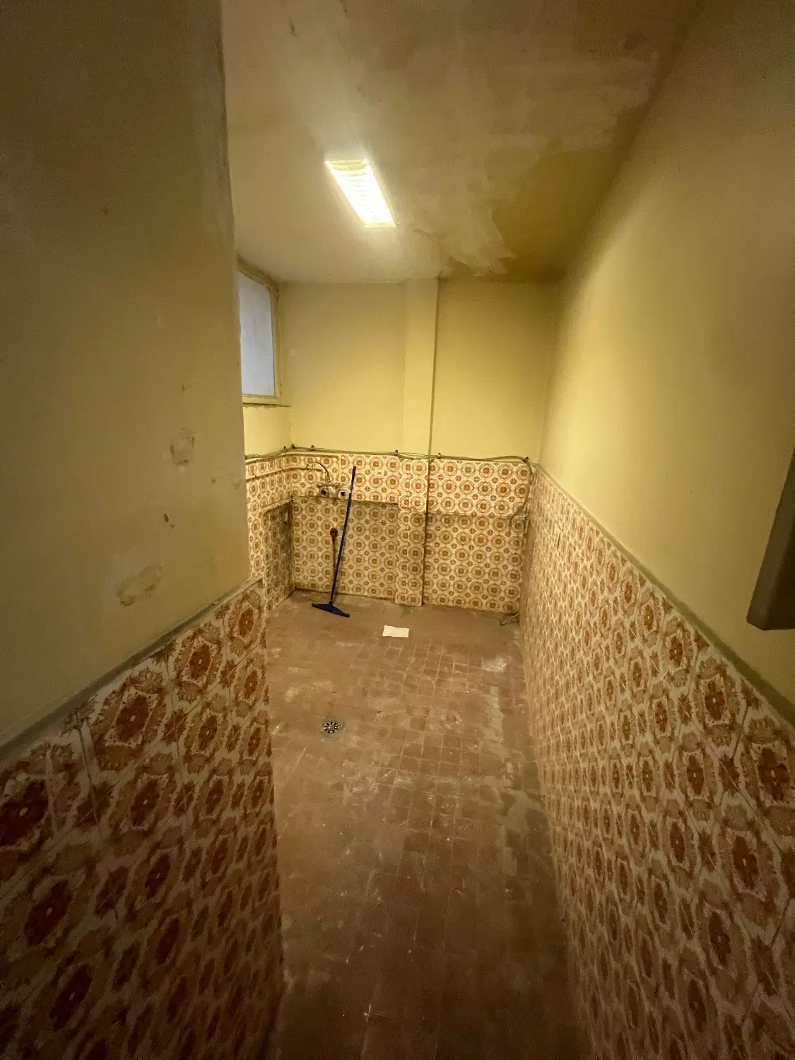 ۷۳ متر بر خیابان جمهوری موقعیت اداری