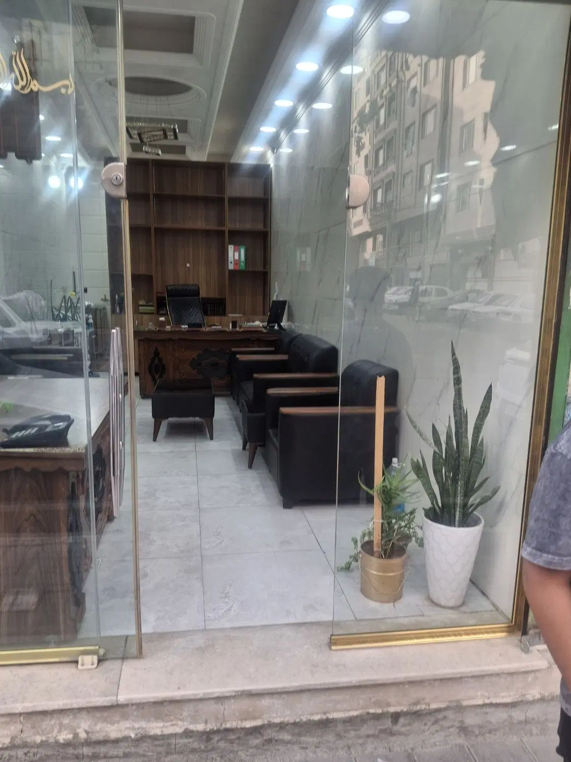 مغازه ۳۴ متری معاوصه با ماشین