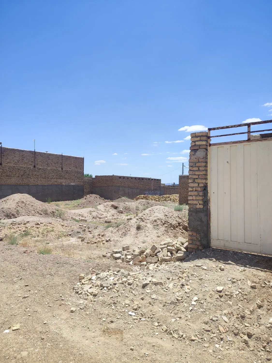 زمین مسکونی ۲۰۰متری خوش موقعیت
