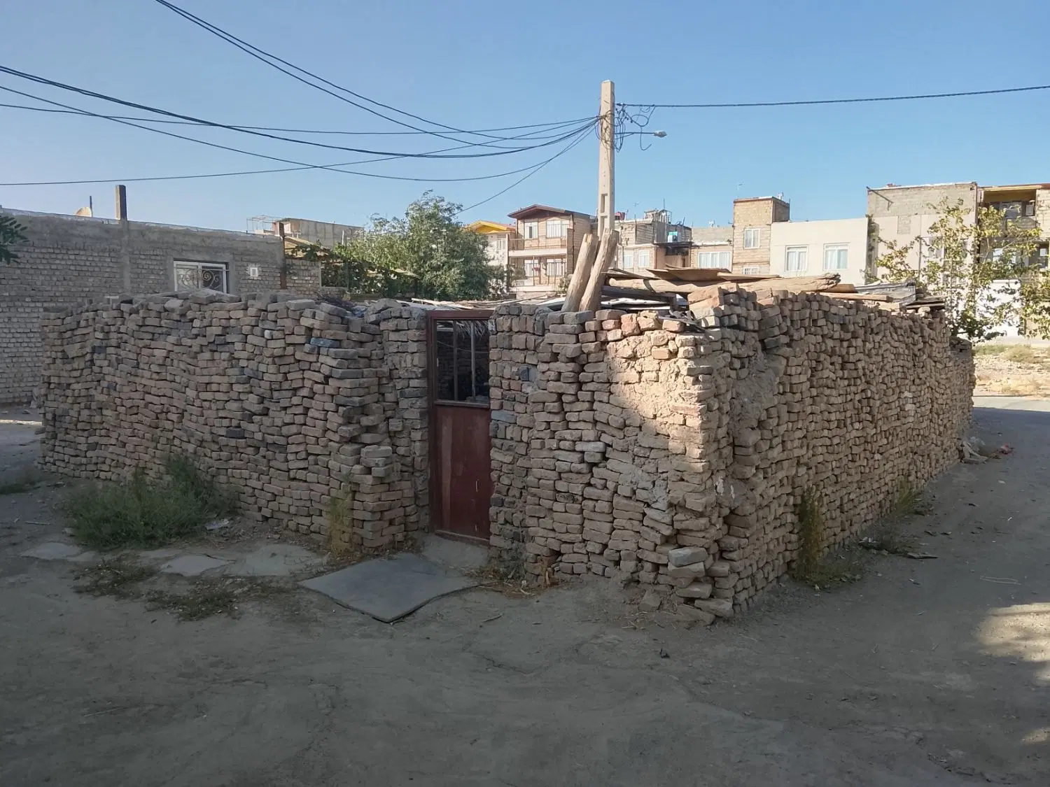 زمین سه بر