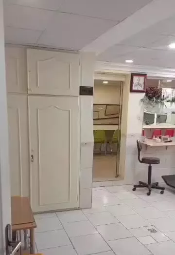 واحد در پاستور و طالقانی