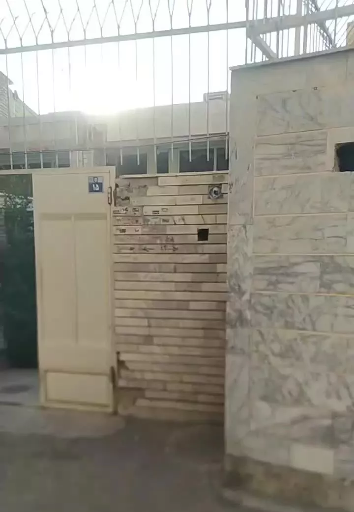 خونه کلنگی نقلی،حیاط دار،ماشین رو