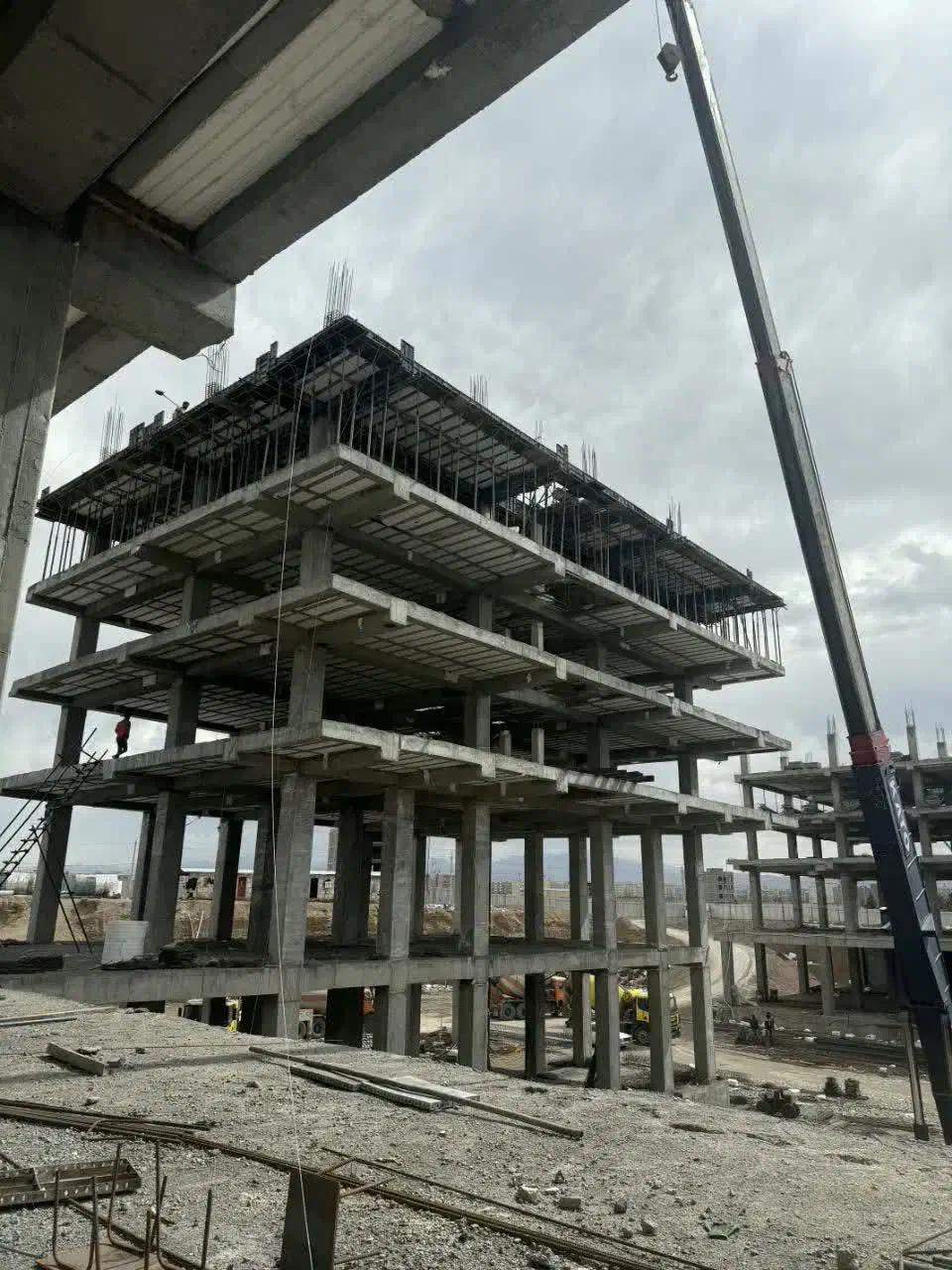 فروش یک سهم کامل عقیق یک دادگستری