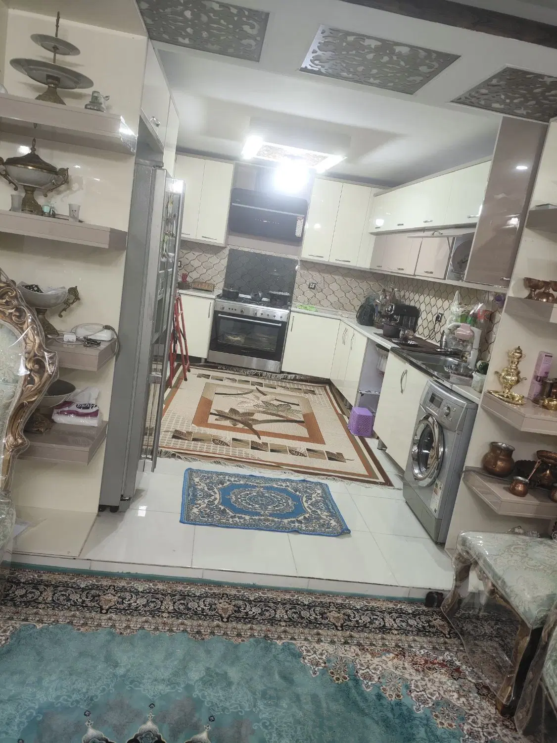 خانه ی ویلایی  دو طبقه راه جدا بازسازی شده