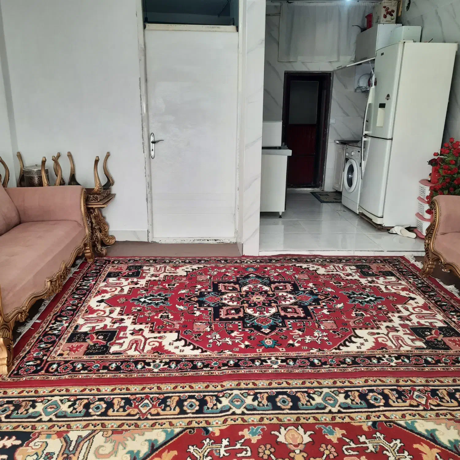 یک باب منزل دوخوابه درباغ معروف