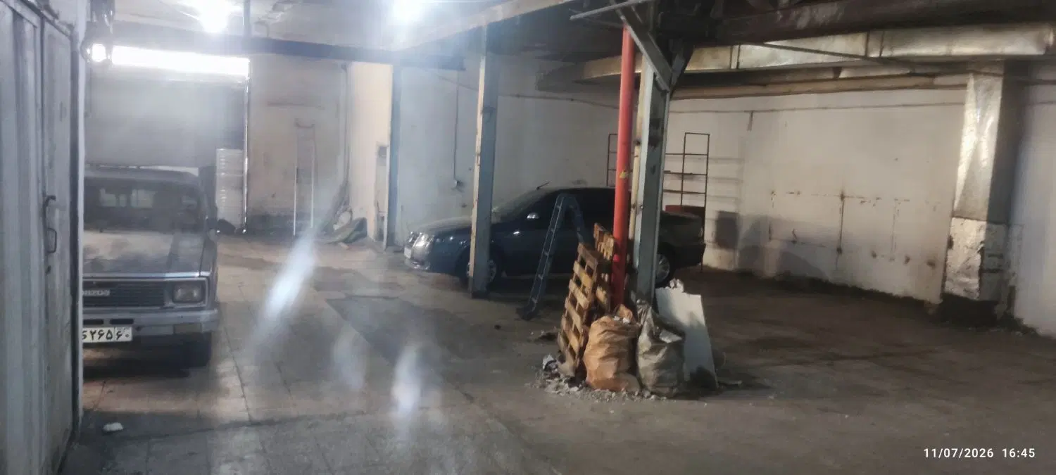 ۳۰۰متر کارگاه یا انباری