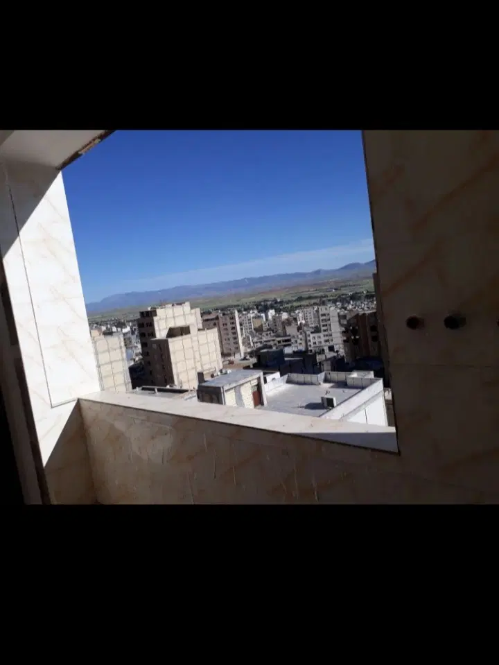 یک واحد ساختمان مسکونی نوساز دانش
