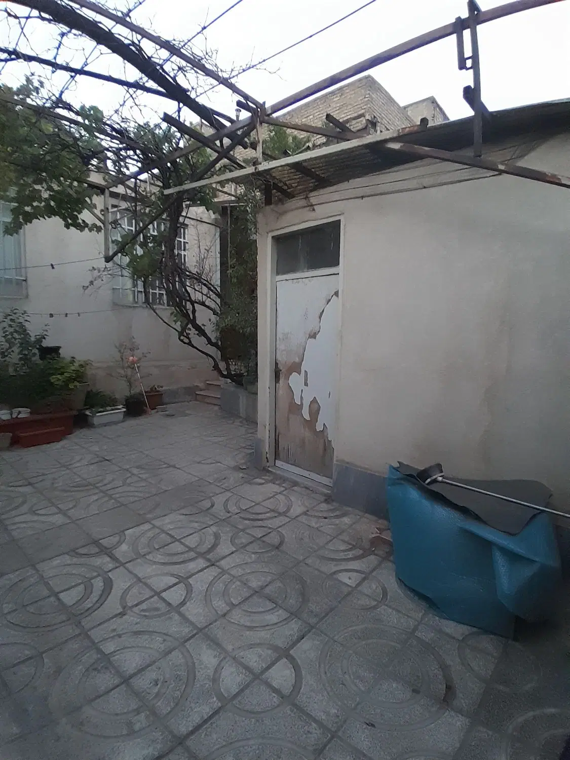 فروش ملک ۲۰۱ متری با مغازه و برق ۳ فاز