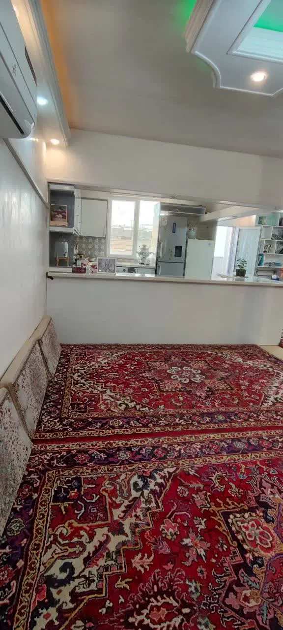 یک واحد ساختمان سه طبقه