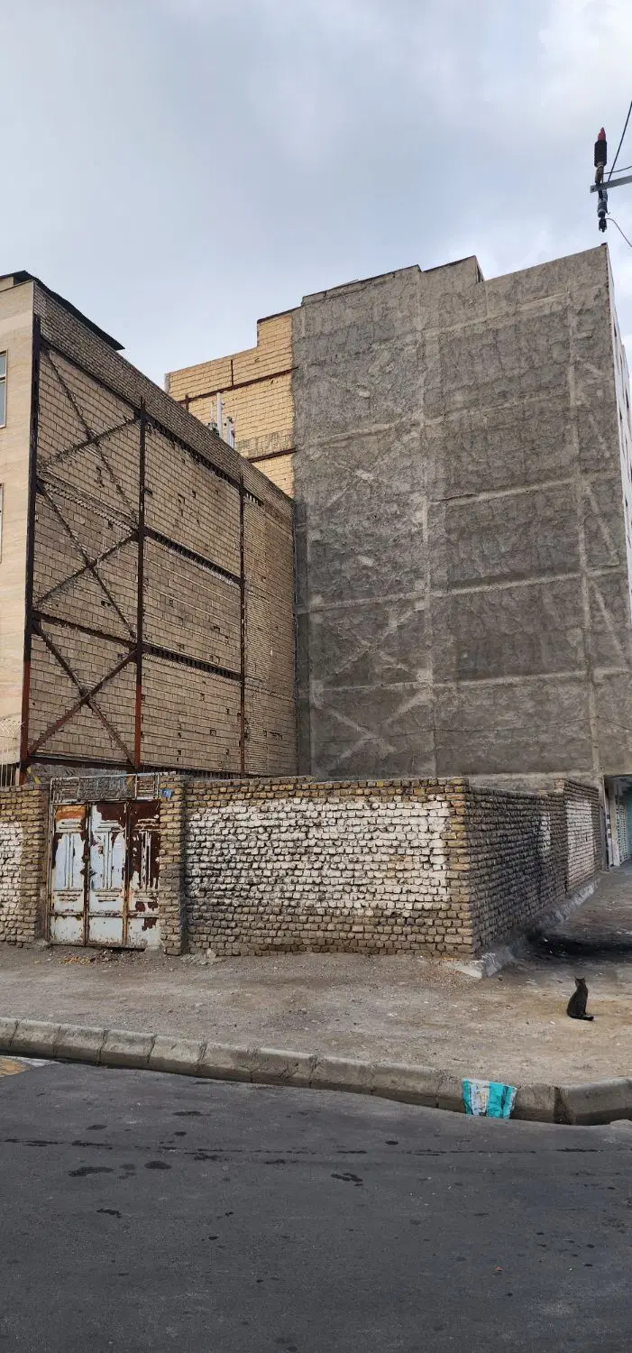 زمین فروشی