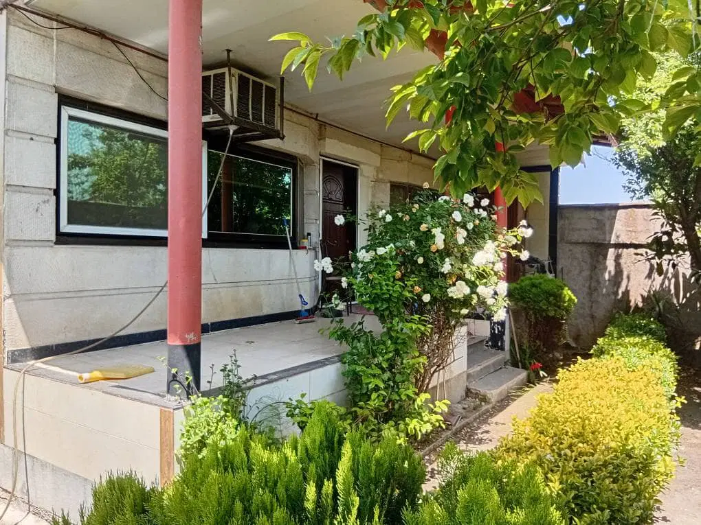 ویلایی ۴۰۰متری با بنای ۱۴۰ متری نزدیک اتوبان