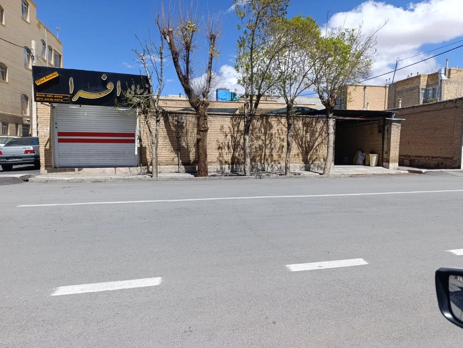 فروش ویلایی سر سه نبش بر خیابان اصلی شاکر