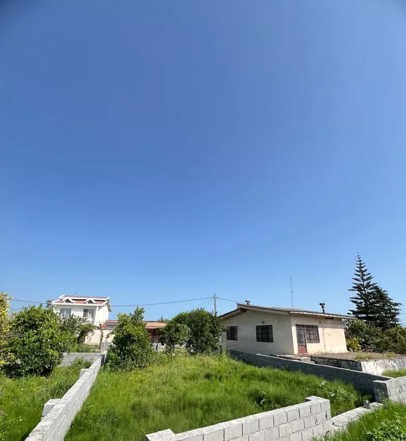 ۲۴۰ متر زمین ۲ کله کاربری مسکونی نزدیک دریا