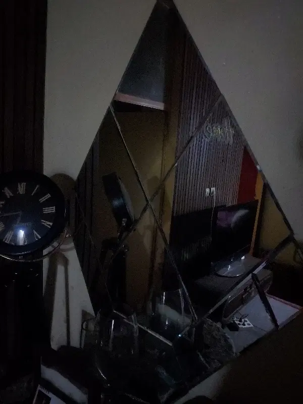 خانه کلنگی آجری در مرکز شهر