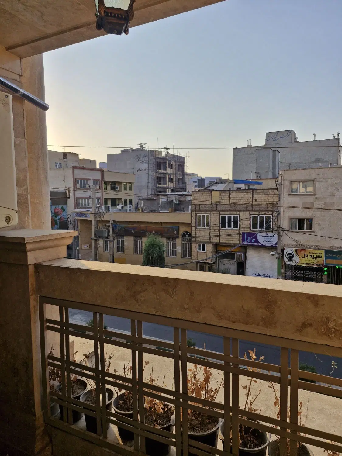 واحد بر خیابان هفته تیر