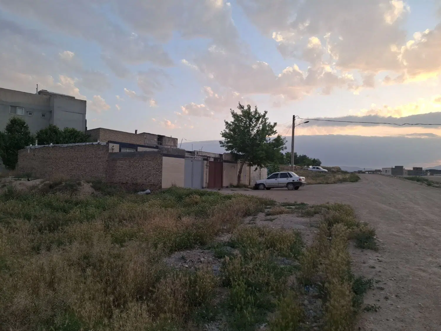 زمین فروشی