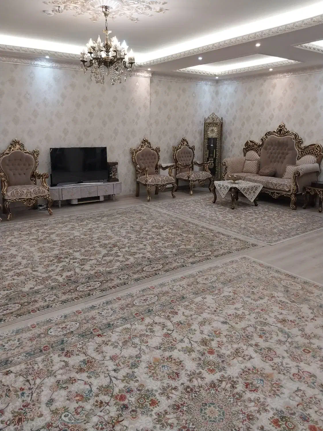 واحد سه خواب  ۱۳۵ متر  فول لاکچری  سال ساخت۱۴۰۵