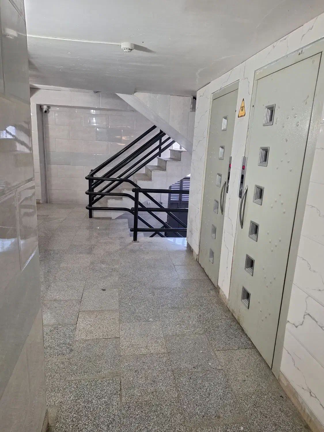 یک واحد آپارتمان ۶۷متری