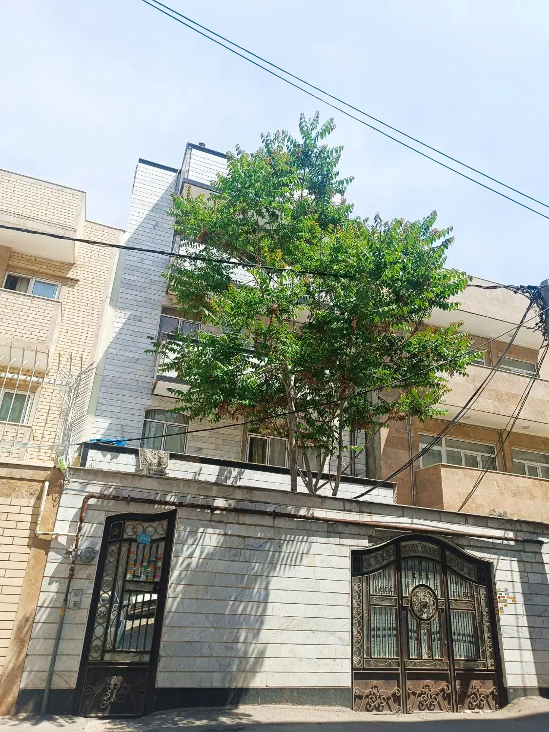حیاط دربست 3 طبقه  نظام پزشکی