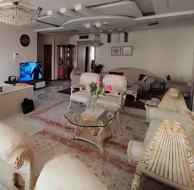 58 متر دو خواب ط اول مترو شادمان