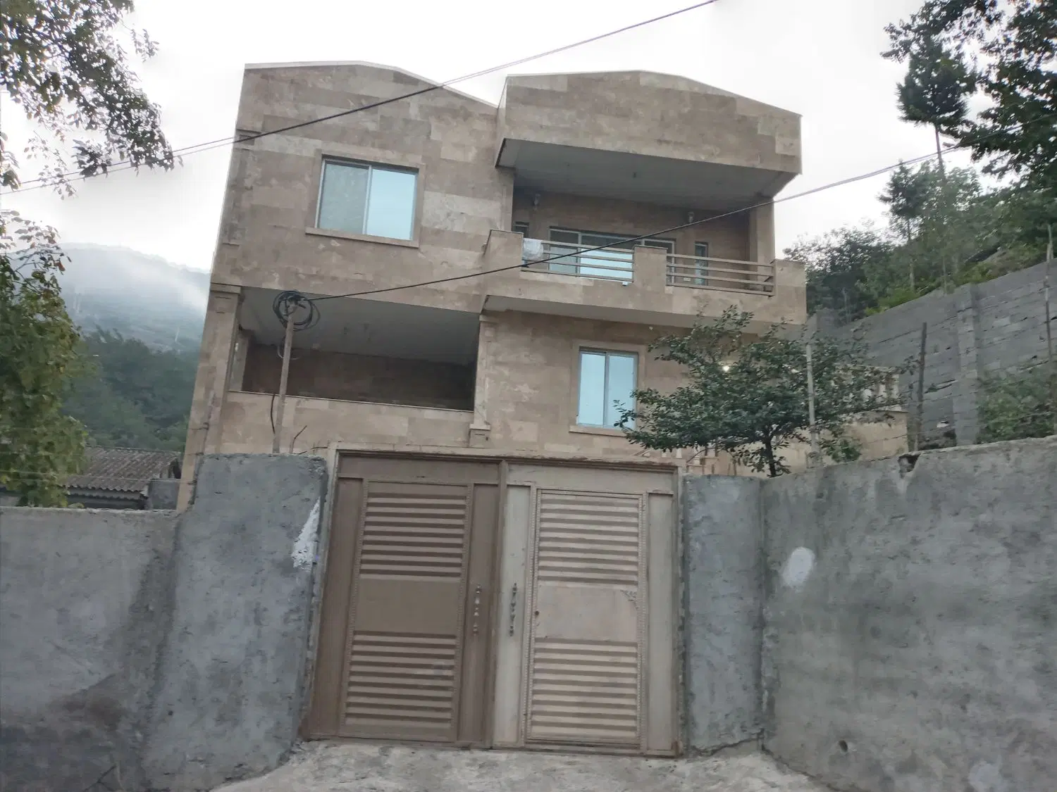 ۲۴۰مترویلایی در کوه لهاش
