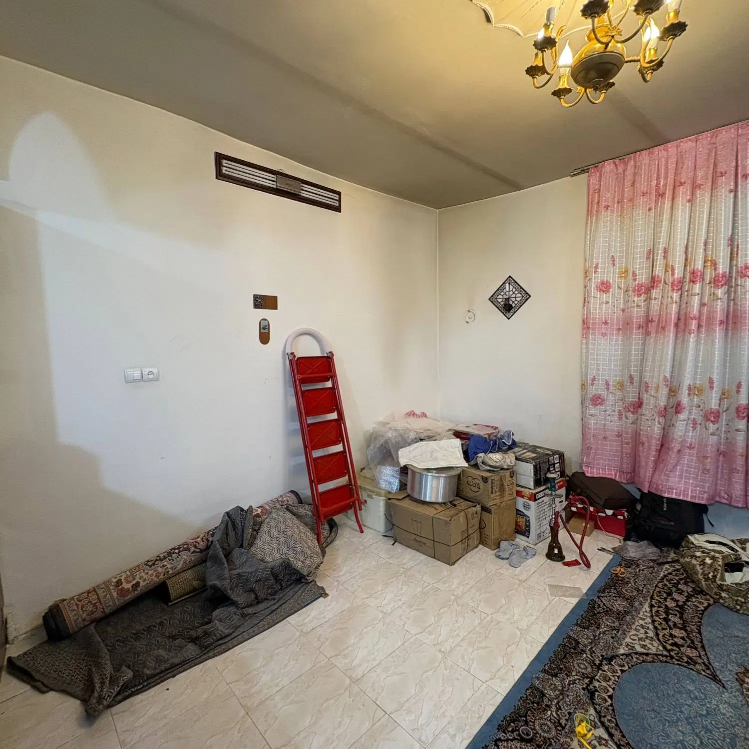 خوش نشین دلباز