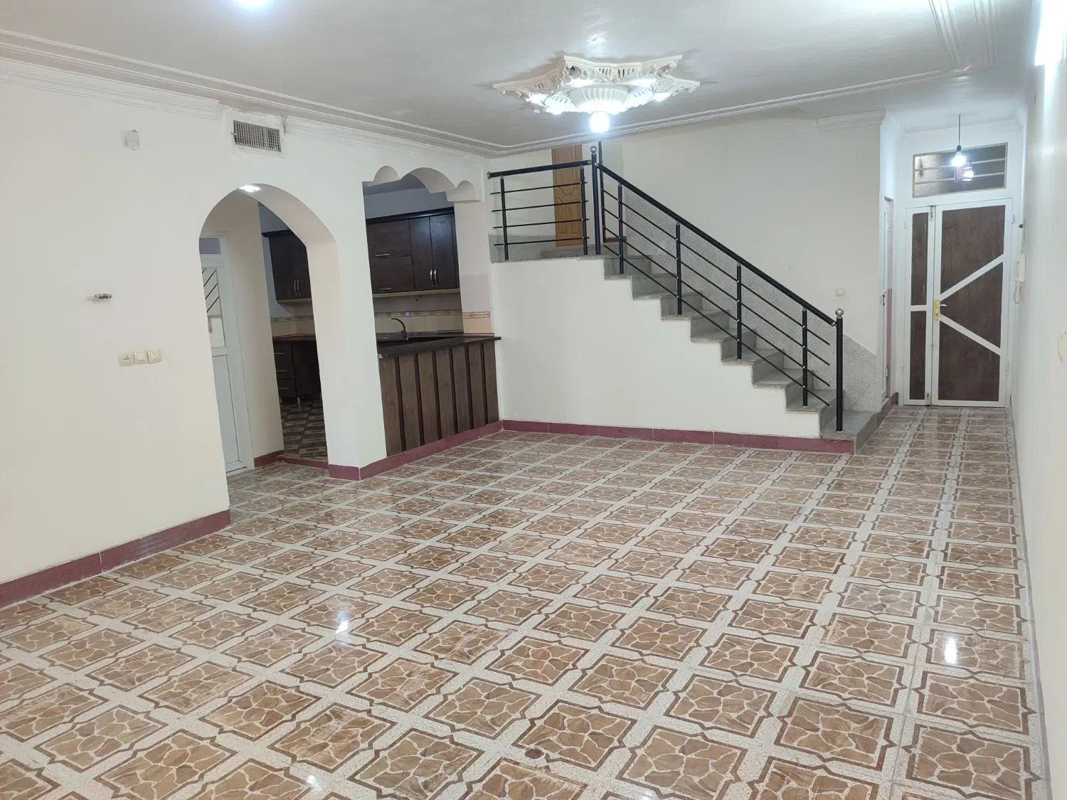 منزل 160متری 3 خواب طبقه اول