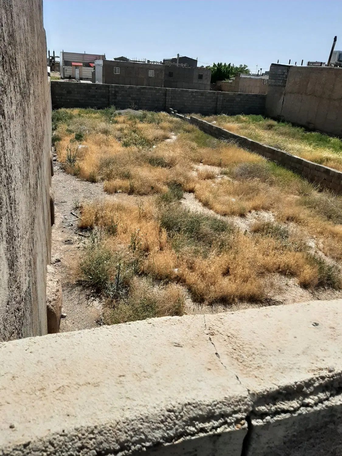 زمین فروشی