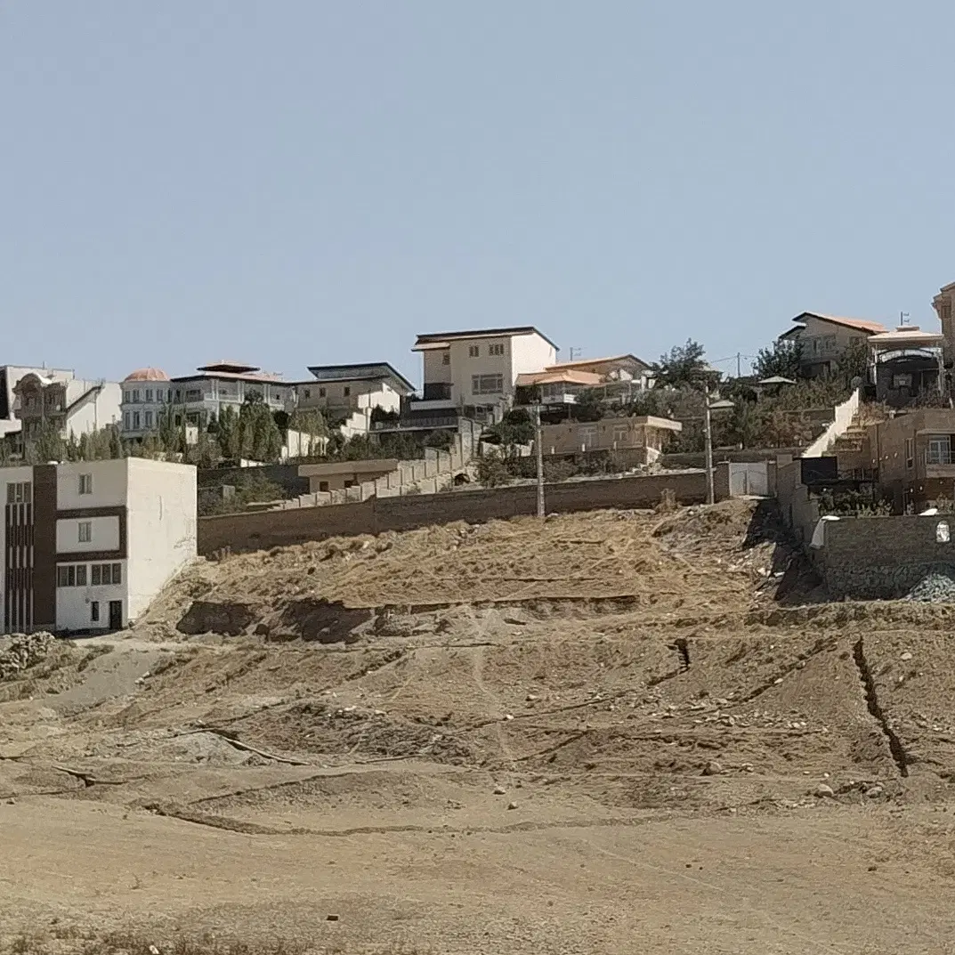 زمین خورین