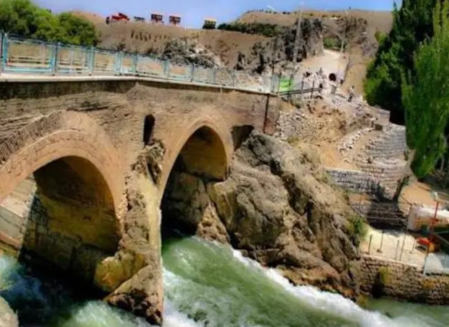 فروش ملک ویلایی قدیمی سالم شهر سامان