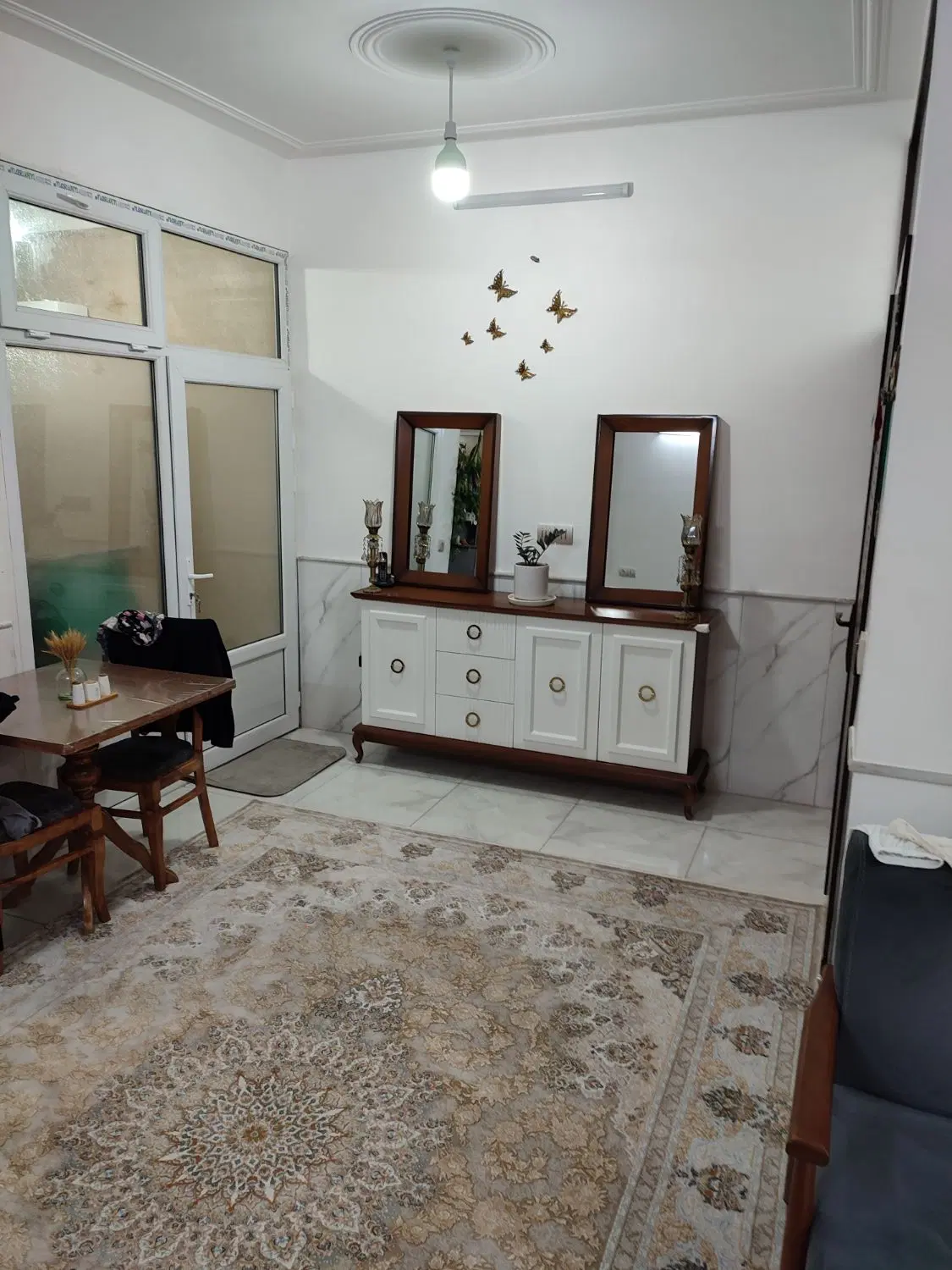 یک باب واحد زیر همکف ۱۰۲ متری خیلی نوساز وشیک