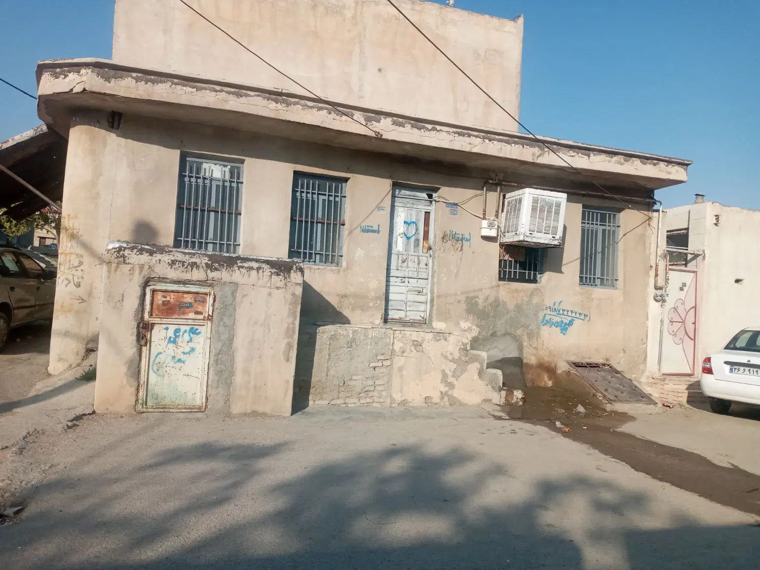 خانه درجعفرآباد خیابان کاشانی دارای مغازه