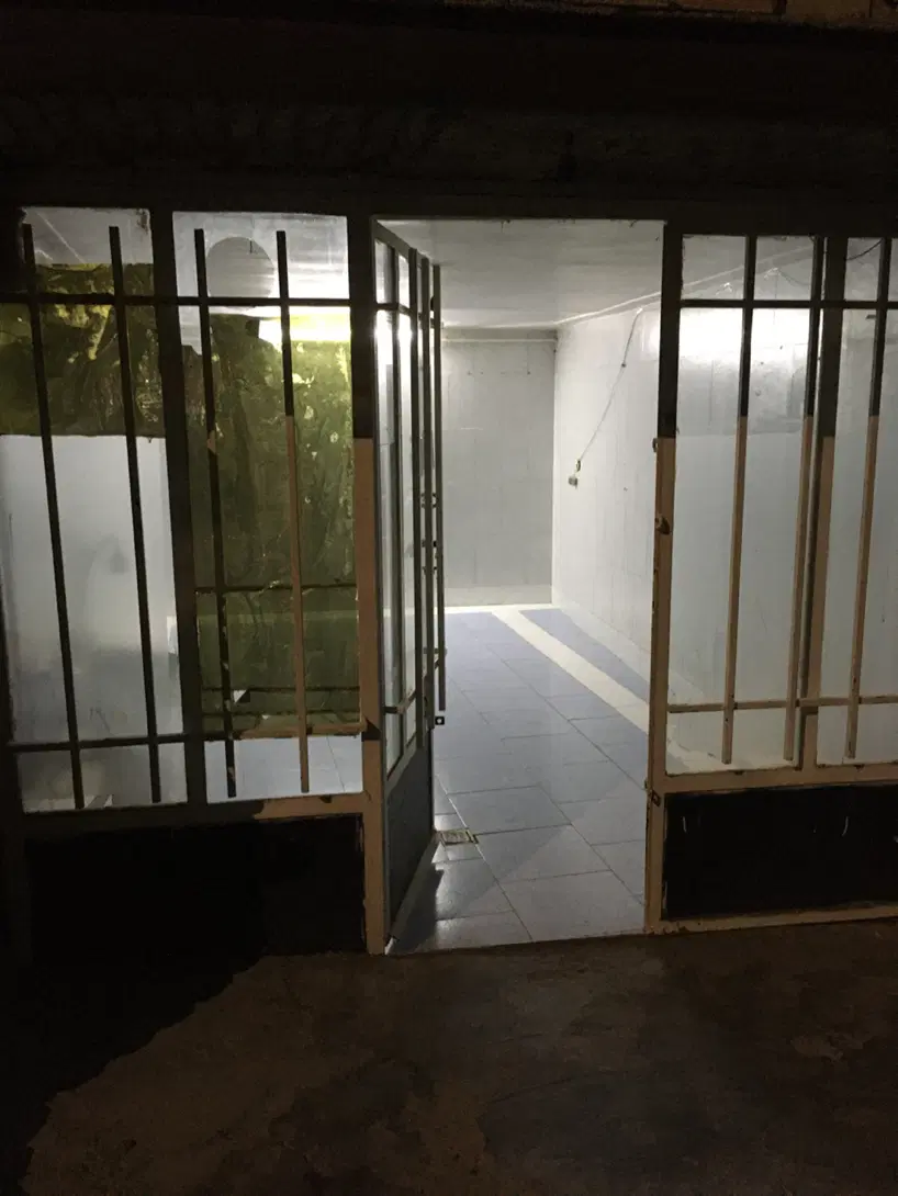 مغازه بر خیابان باغ ابریشم