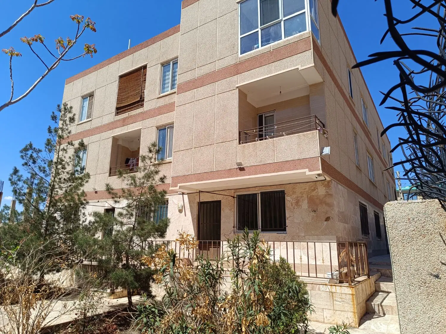 فروش آپارتمان ویلایی ۱۹۵ متری فاز صفر