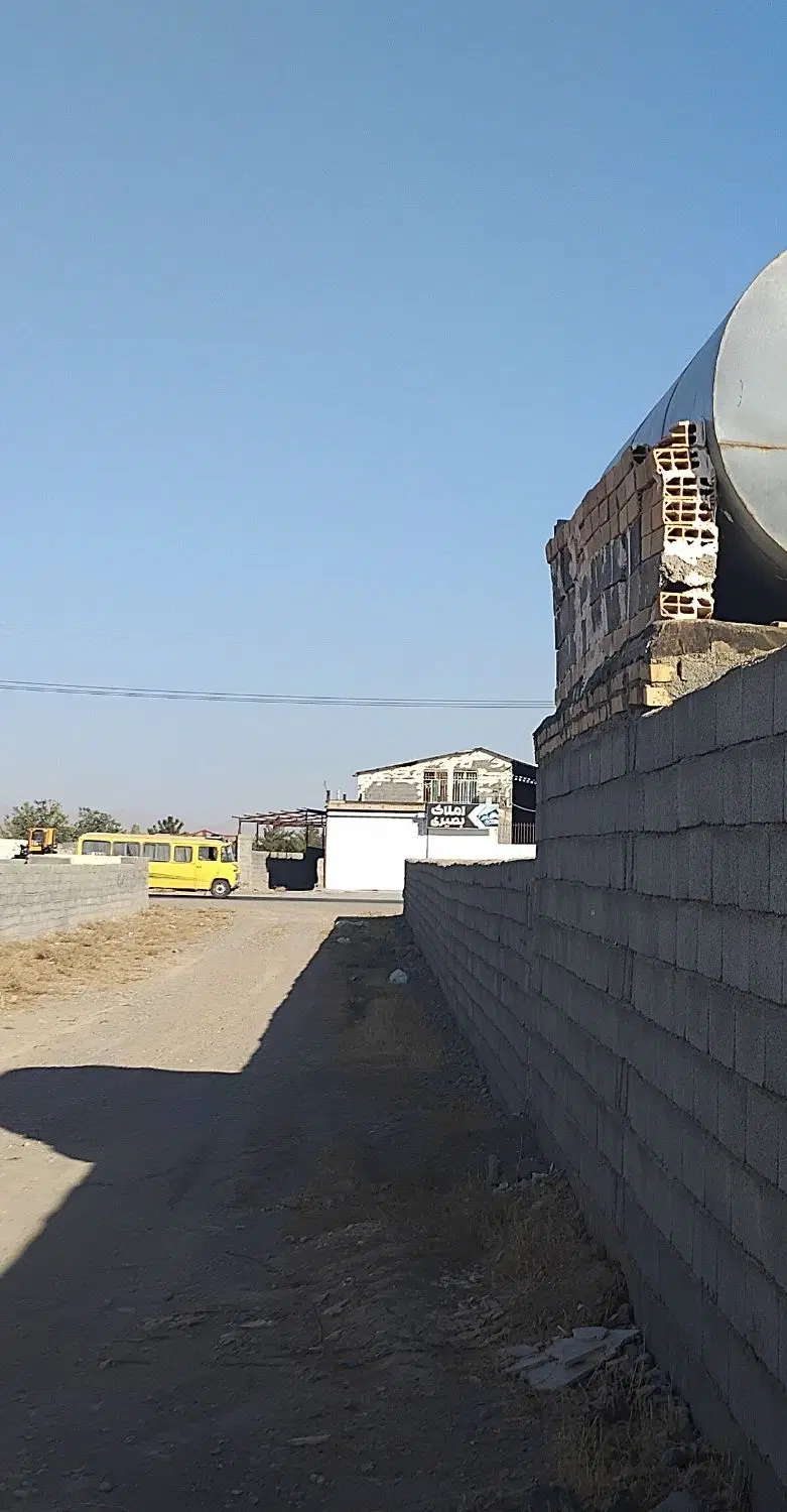 باغ ۴۰۰متری دارای آب مداروتانکر ۶۰۰۰هزاری