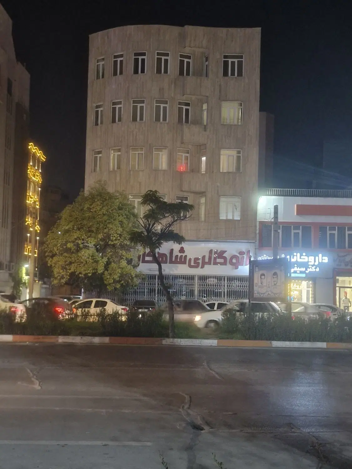 ساختمان تجاری ومسکونی