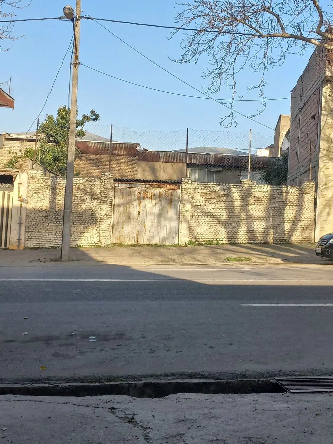 زمین بر خیابان اصلی