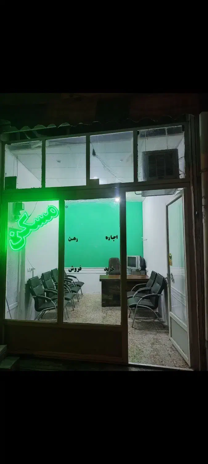 عمارت 130متری دو واحده ماشین رو در بیاتی محمدی