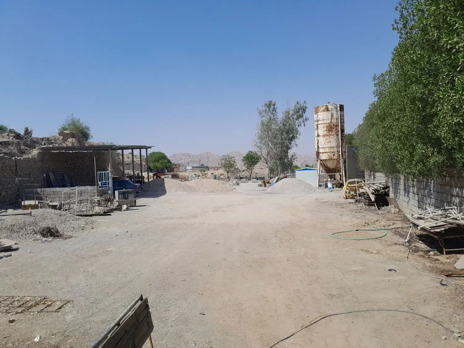 کارگاه بزرگ سرجاده اصلی