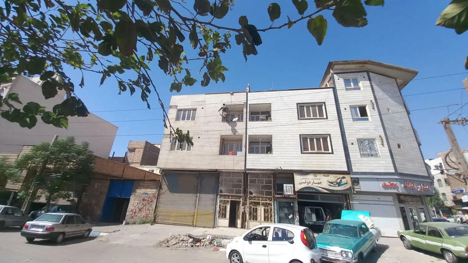 مغازه  ۱۳۰ کف ۷۰بالکن فروناباد2