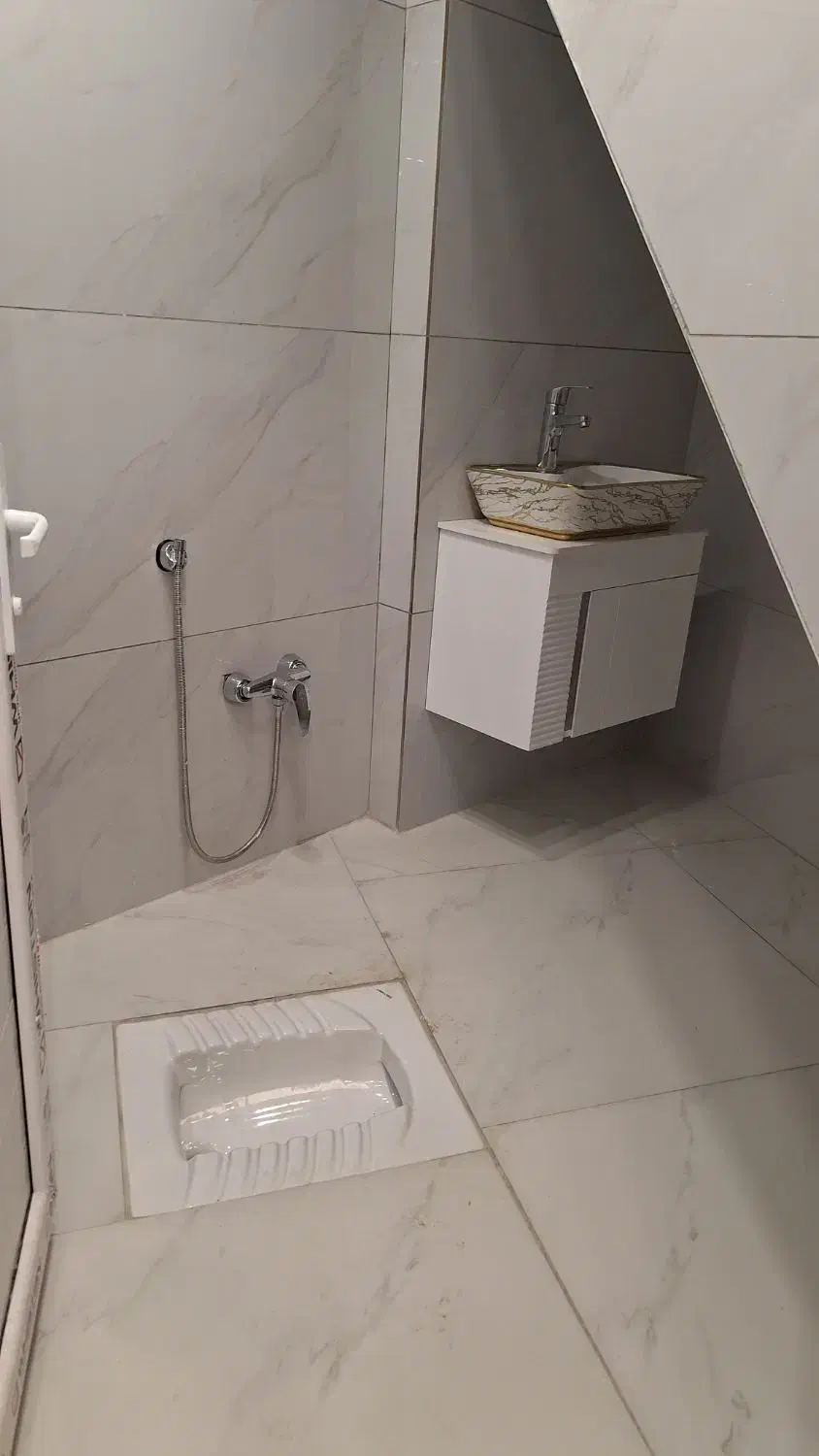 یک باب زیرزمین ۱۰۰ متری بر خیابان عباسی